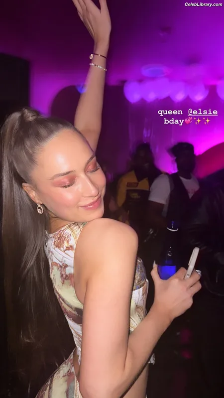 Elsie Hewitt photo 1 of 893