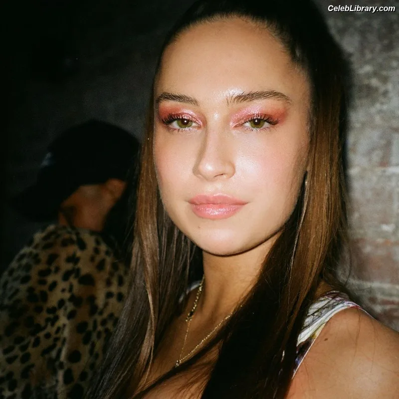 Elsie Hewitt photo 2 of 893