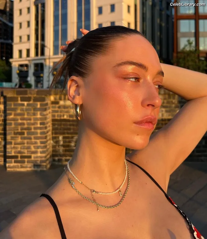 Elsie Hewitt photo 2 of 893