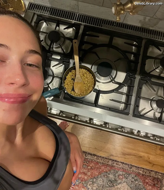 Elsie Hewitt photo 20 of 893