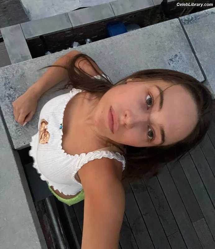 Elsie Hewitt photo 22 of 893