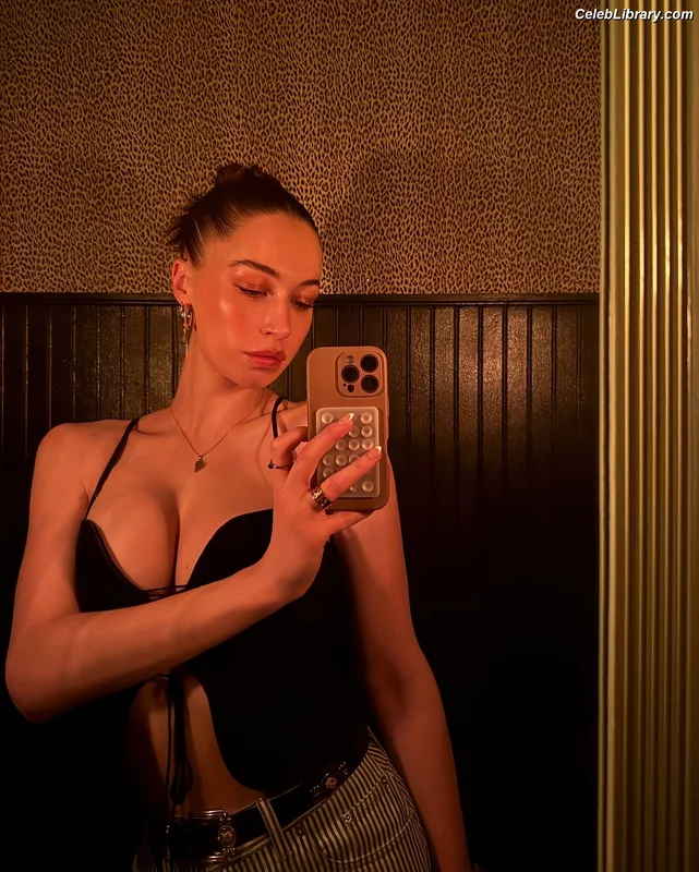 Elsie Hewitt photo 8 of 893