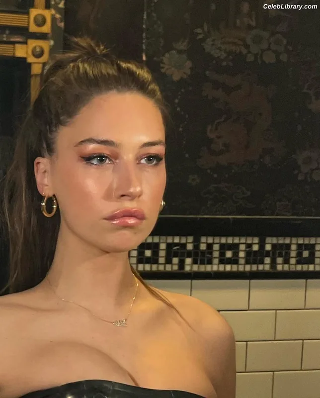 Elsie Hewitt photo 22 of 893