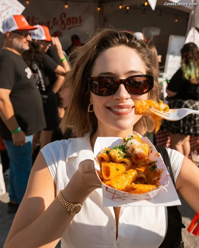Elsie Hewitt photo 3 of 893