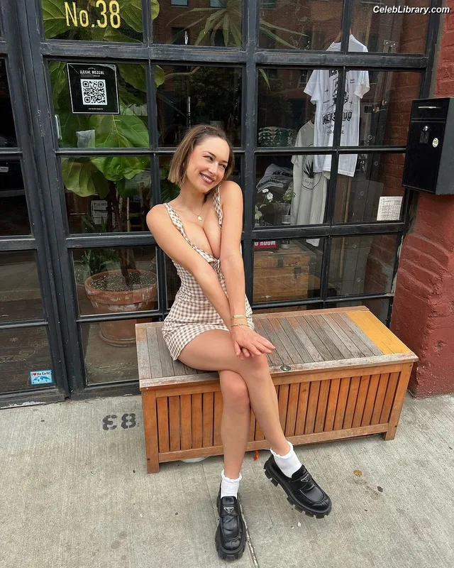 Elsie Hewitt photo 19 of 893