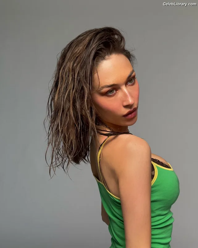 Elsie Hewitt photo 22 of 893