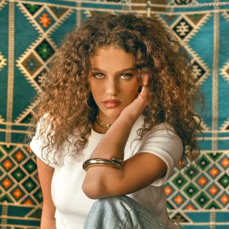 Elyanna photo 4 of 5