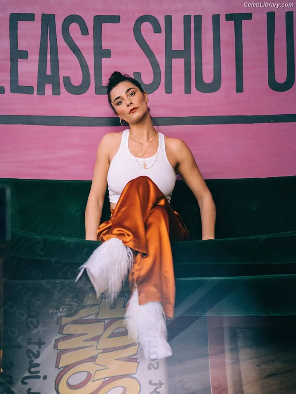 Elysia Rotaru photo 1 of 58