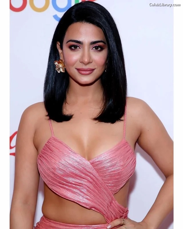 Emeraude Toubia photo 16 of 202