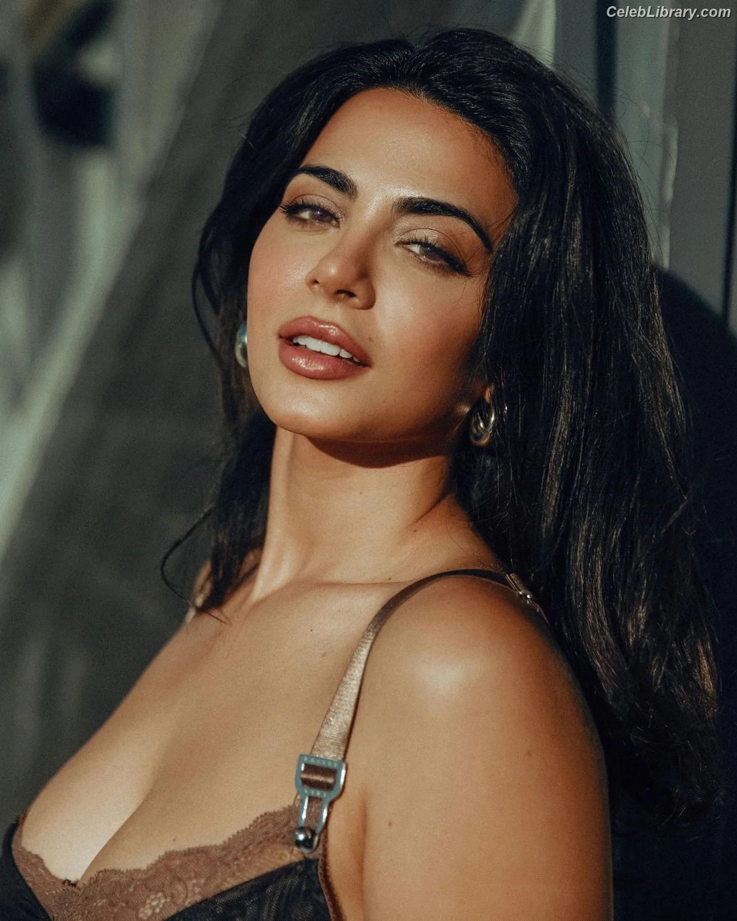 Emeraude Toubia photo 22 of 202