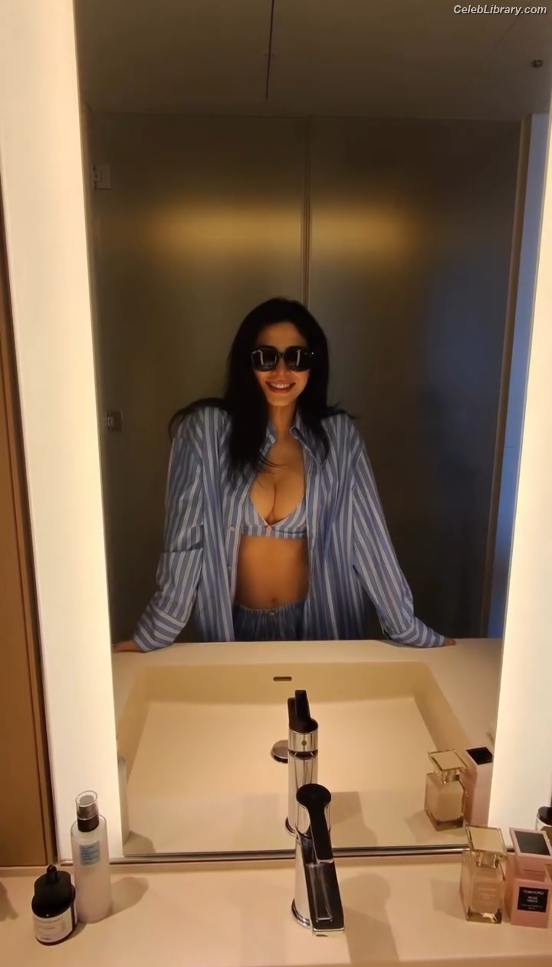 Emeraude Toubia photo 18 of 202