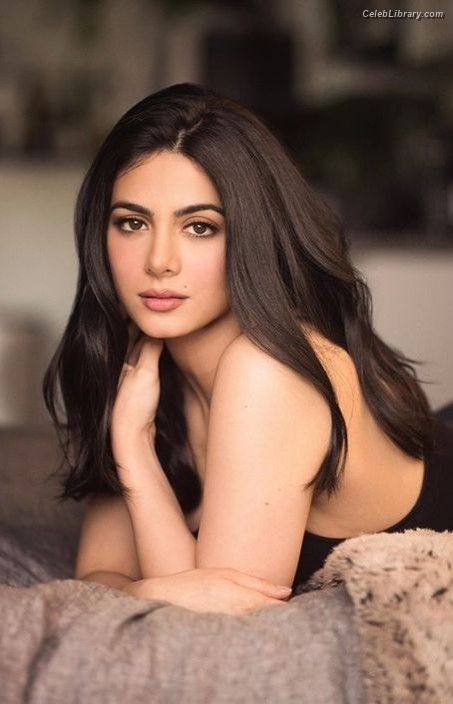 Emeraude Toubia photo 22 of 202
