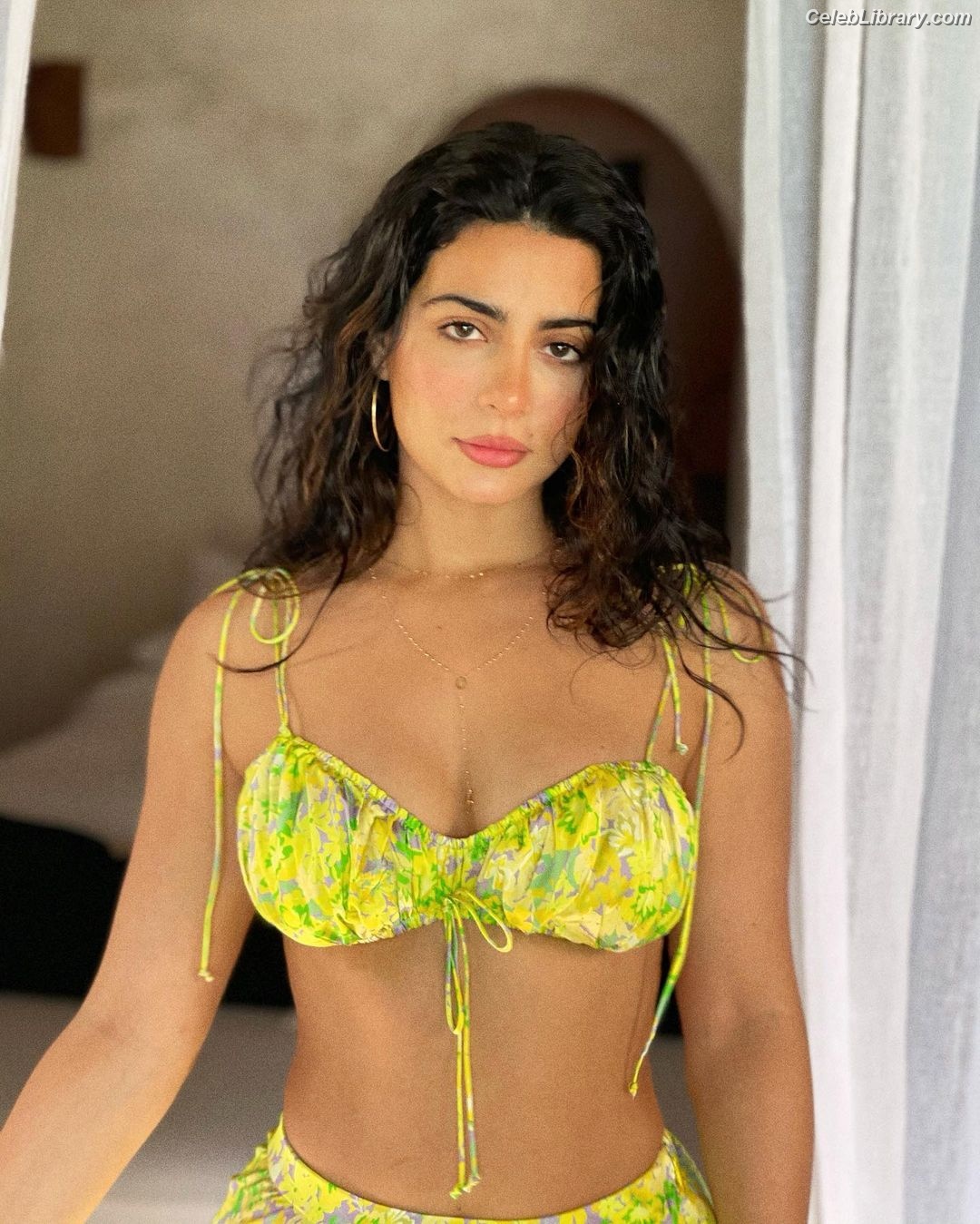Emeraude Toubia photo 3 of 202