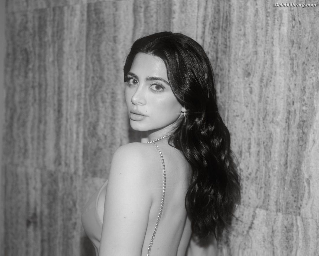Emeraude Toubia photo 15 of 202