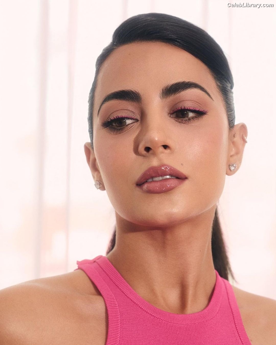 Emeraude Toubia photo 21 of 202