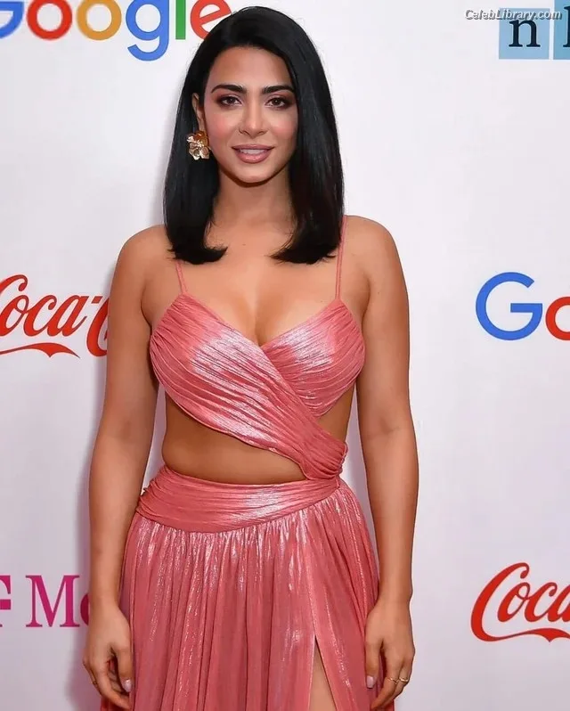 Emeraude Toubia photo 1 of 202
