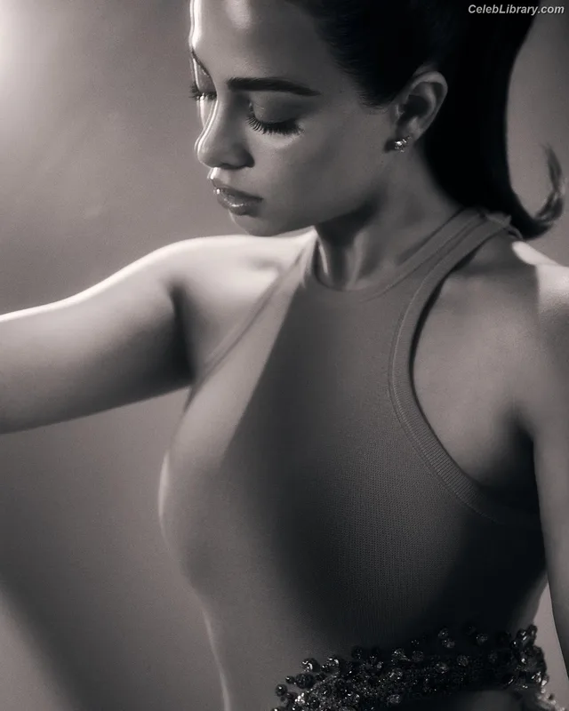 Emeraude Toubia photo 2 of 202