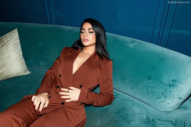 Emeraude Toubia photo 6 of 202