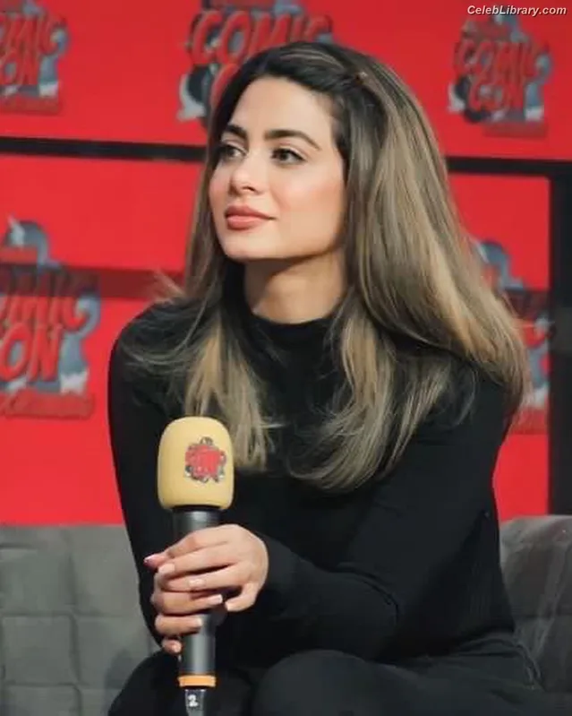 Emeraude Toubia photo 15 of 202