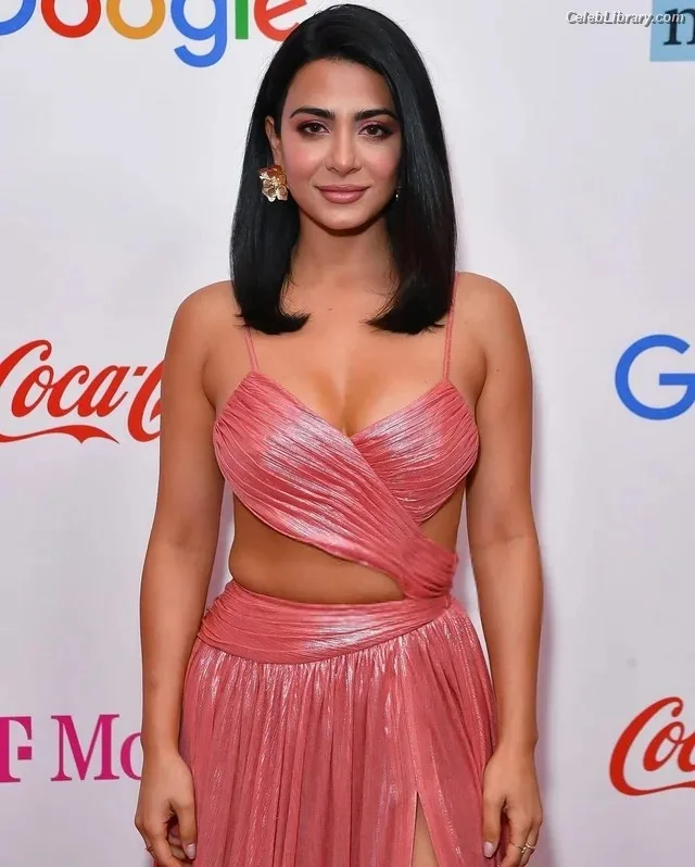 Emeraude Toubia photo 15 of 202