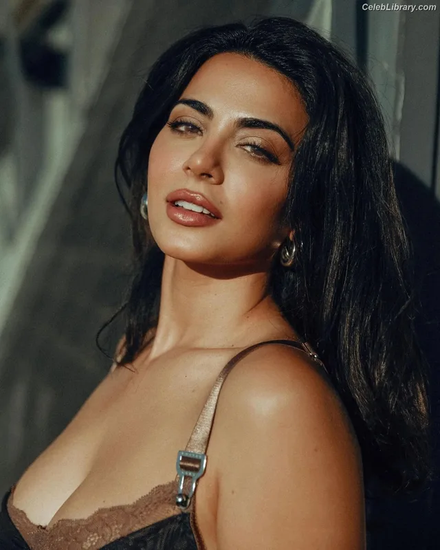 Emeraude Toubia photo 22 of 202