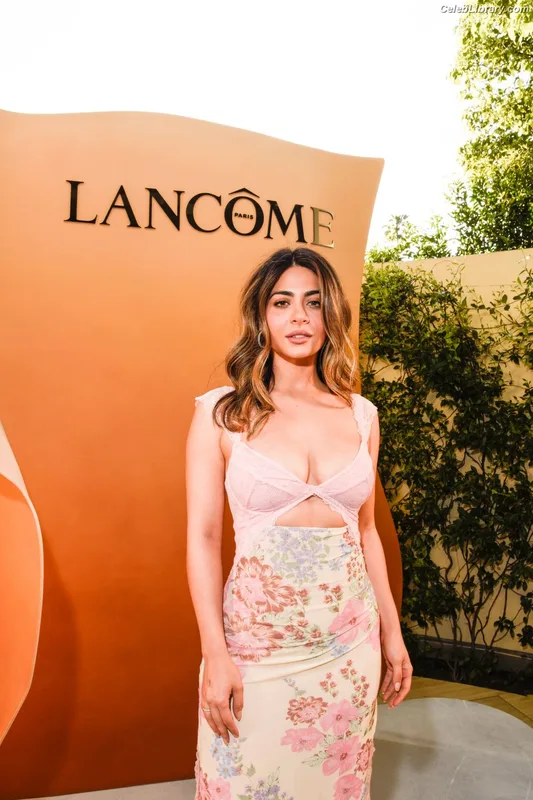Emeraude Toubia photo 11 of 202