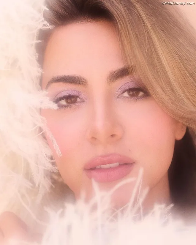 Emeraude Toubia photo 11 of 202
