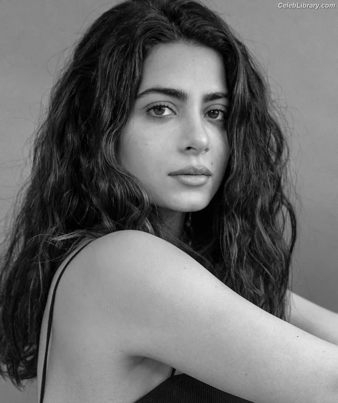Emeraude Toubia photo 6 of 202