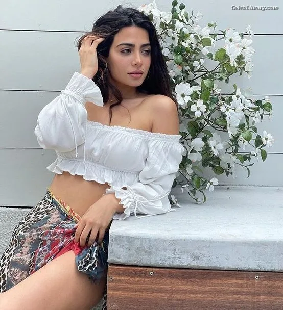 Emeraude Toubia photo 17 of 202