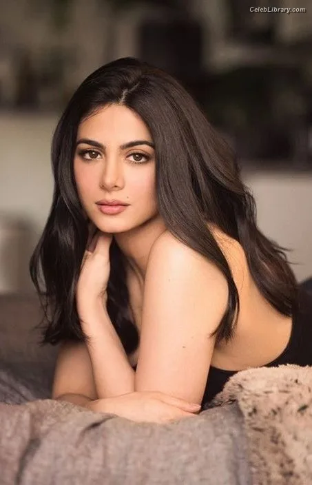 Emeraude Toubia photo 22 of 202