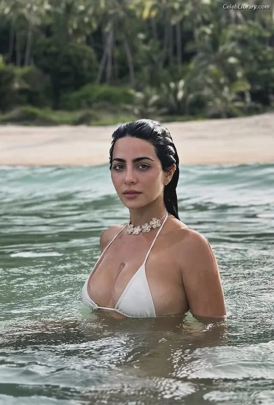 Emeraude Toubia photo 10 of 202