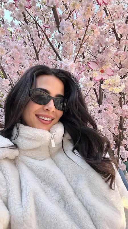 Emeraude Toubia photo 11 of 202