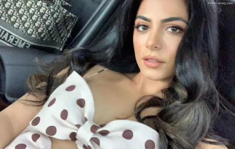 Emeraude Toubia photo 15 of 202