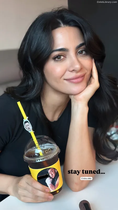 Emeraude Toubia photo 18 of 202