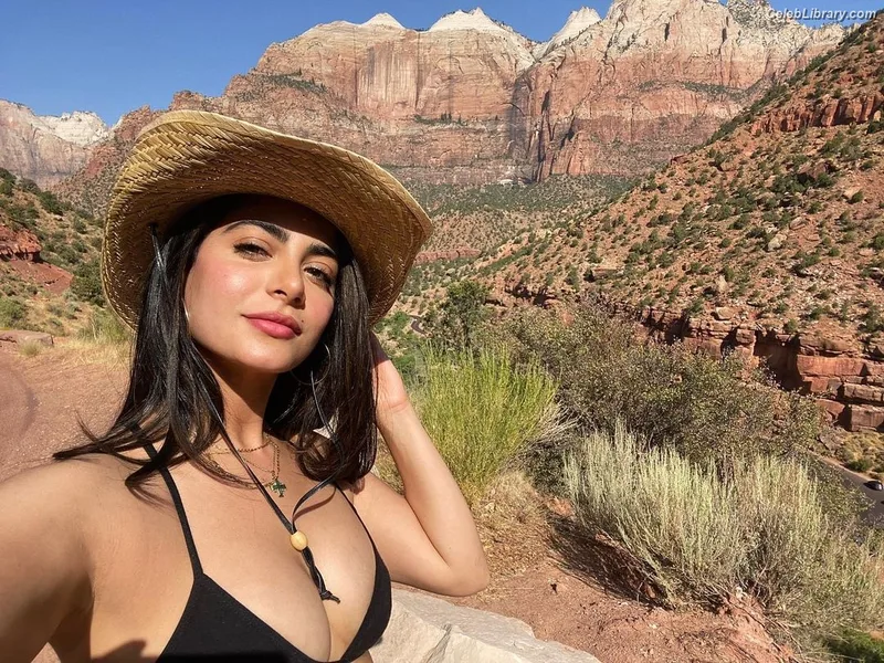 Emeraude Toubia photo 1 of 202