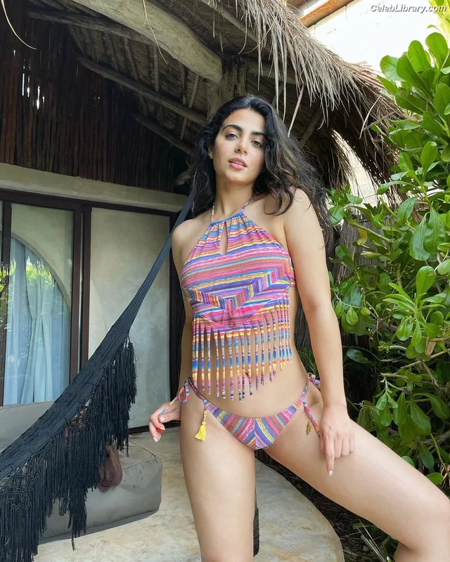 Emeraude Toubia photo 2 of 202