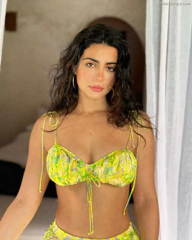Emeraude Toubia photo 3 of 202