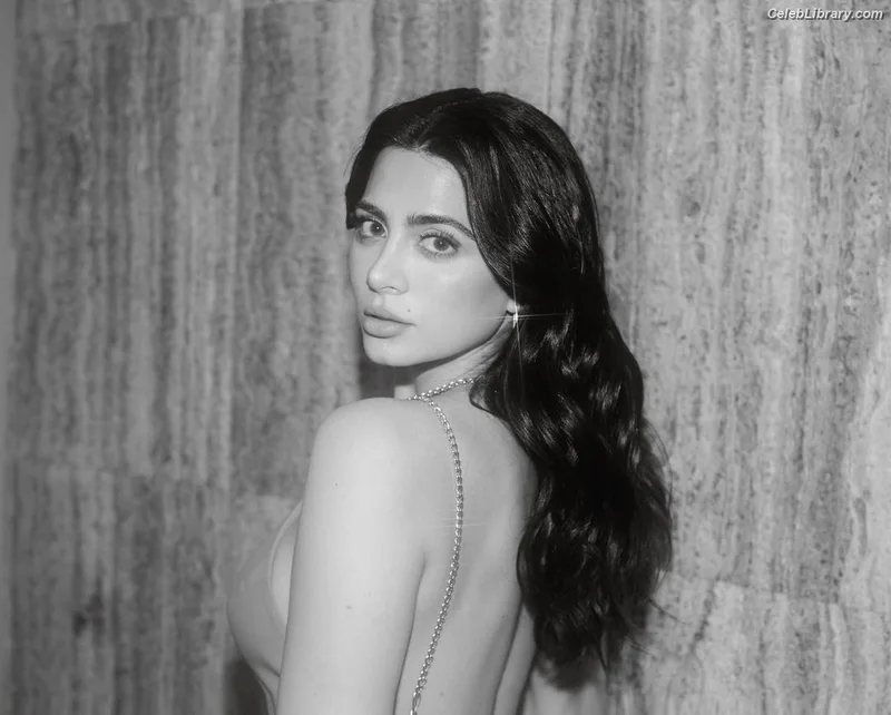 Emeraude Toubia photo 15 of 202