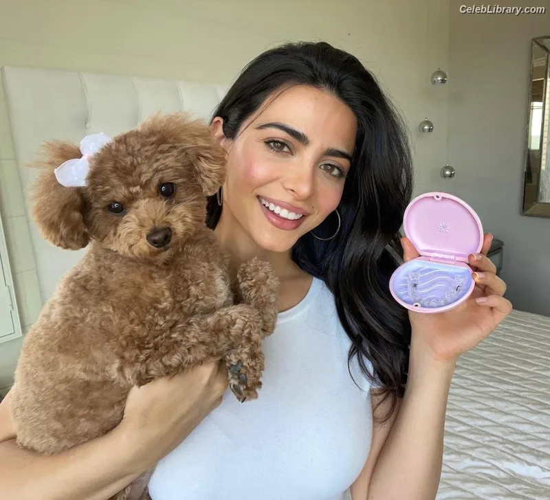 Emeraude Toubia photo 16 of 202