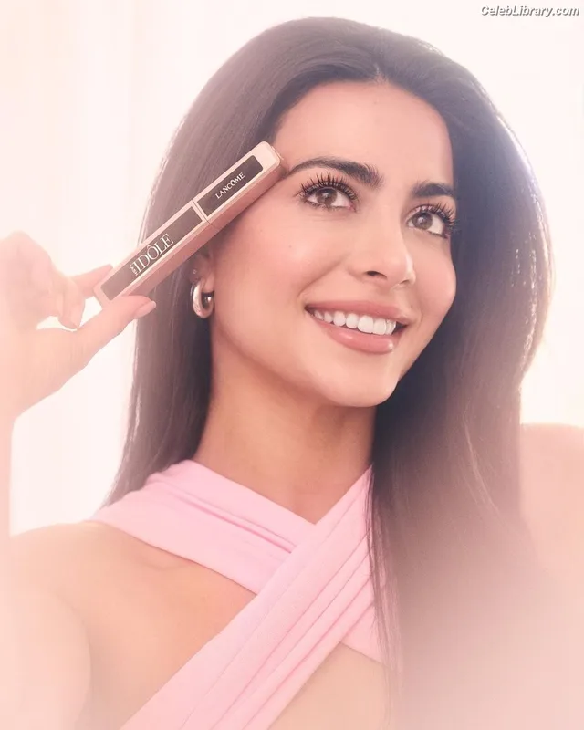 Emeraude Toubia photo 17 of 202