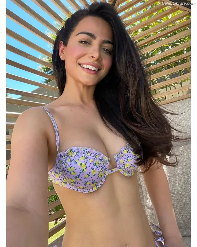 Emeraude Toubia photo 18 of 202