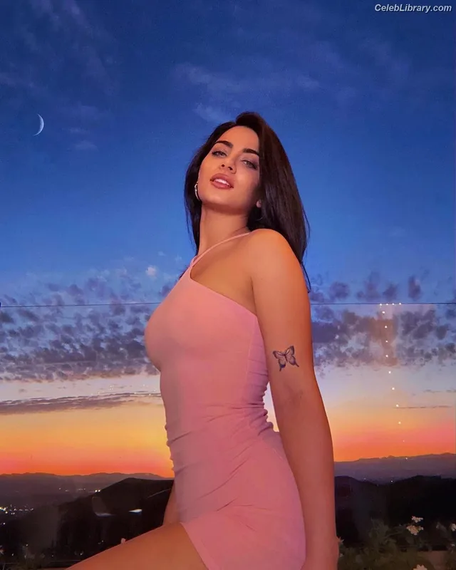 Emeraude Toubia photo 3 of 202