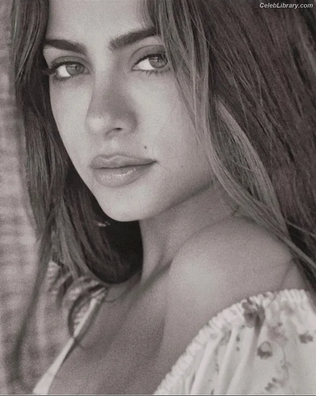 Emeraude Toubia photo 8 of 202