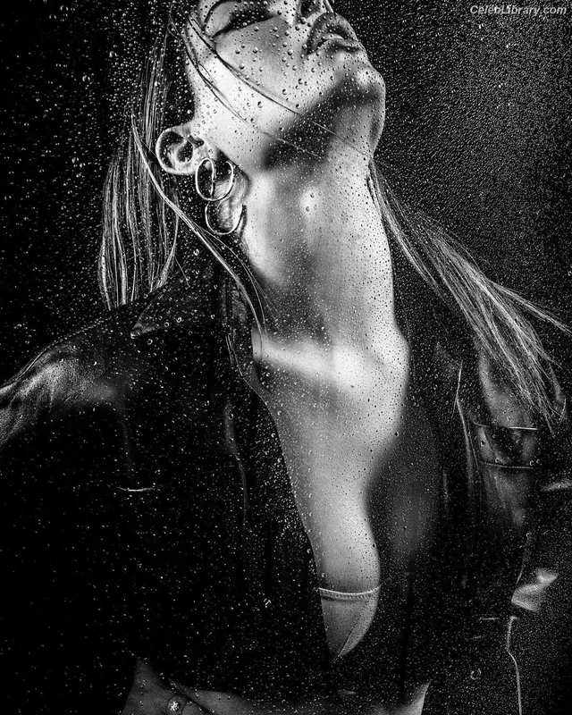 Emeraude Toubia photo 17 of 202