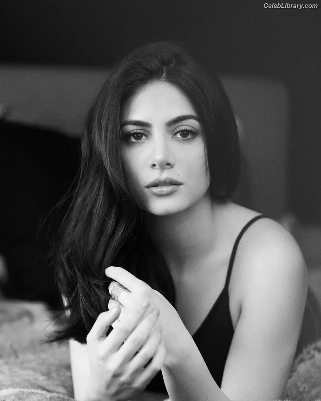 Emeraude Toubia photo 18 of 202