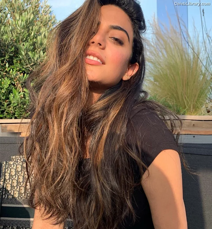 Emeraude Toubia photo 19 of 202