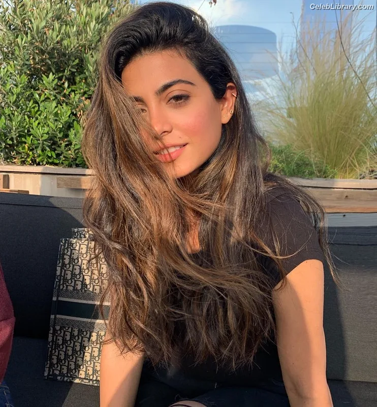 Emeraude Toubia photo 20 of 202