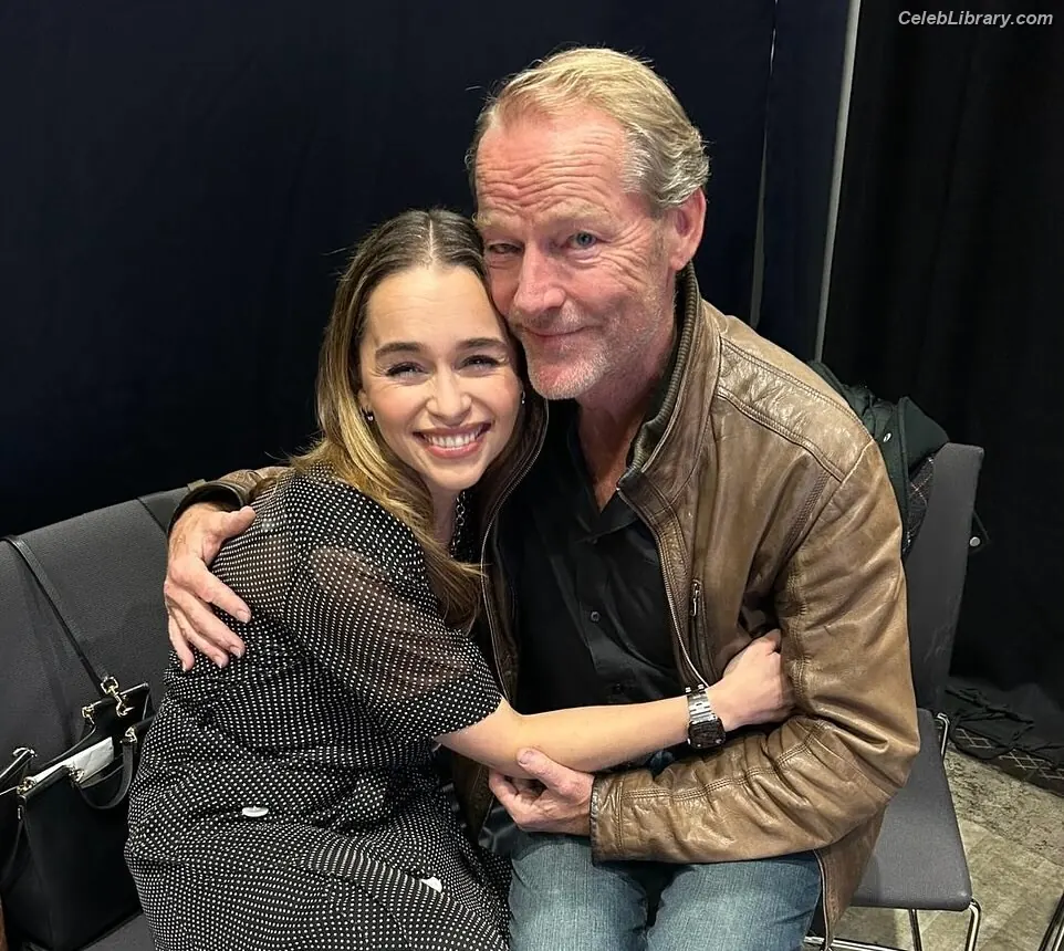 Emilia Clarke photo 2 of 1293