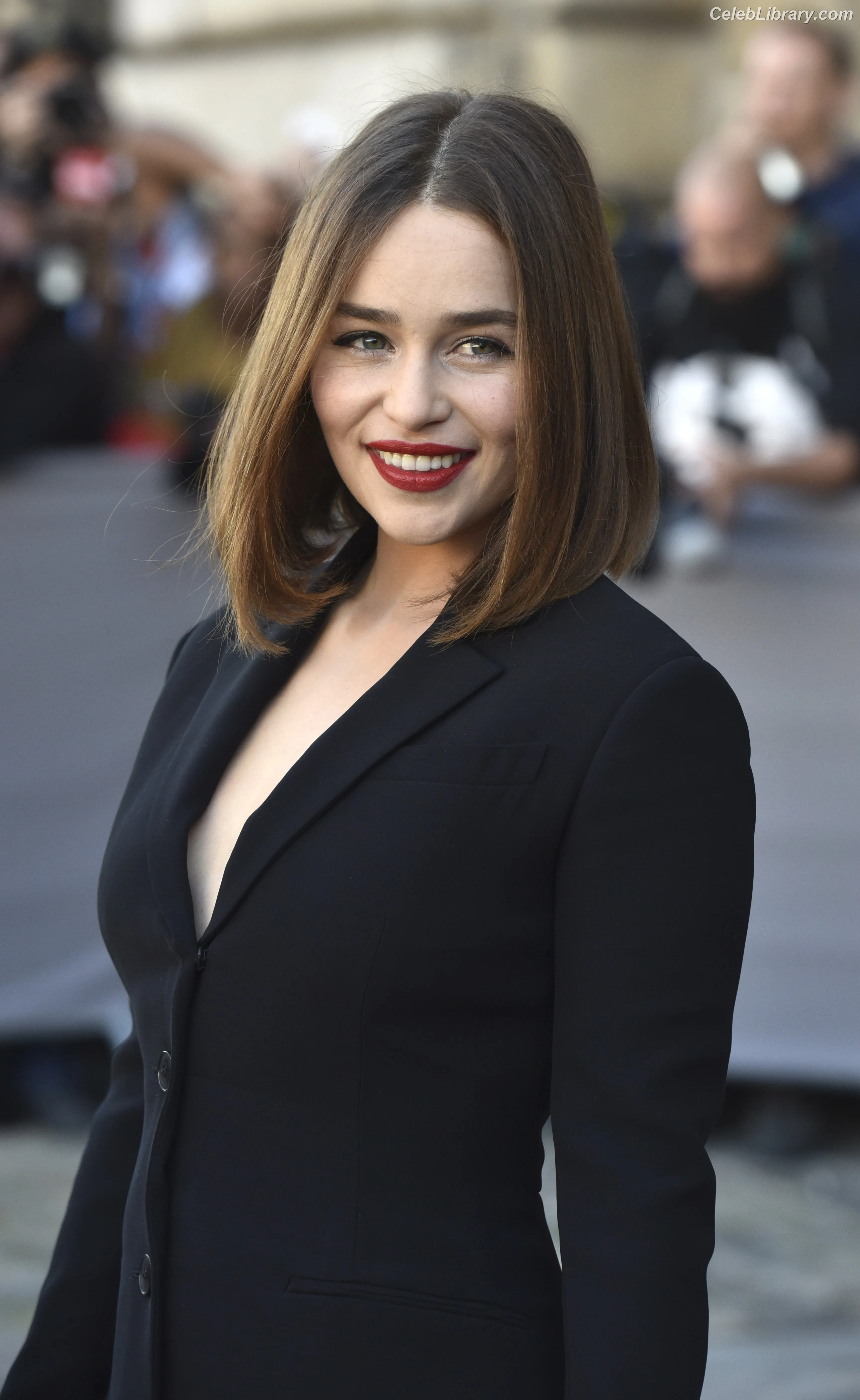 Emilia Clarke photo 22 of 1293