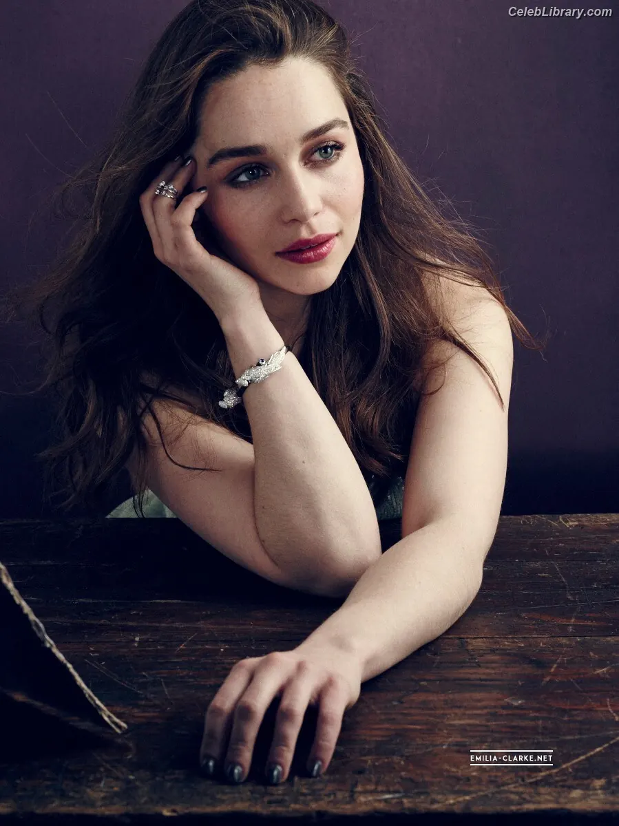 Emilia Clarke photo 24 of 1293